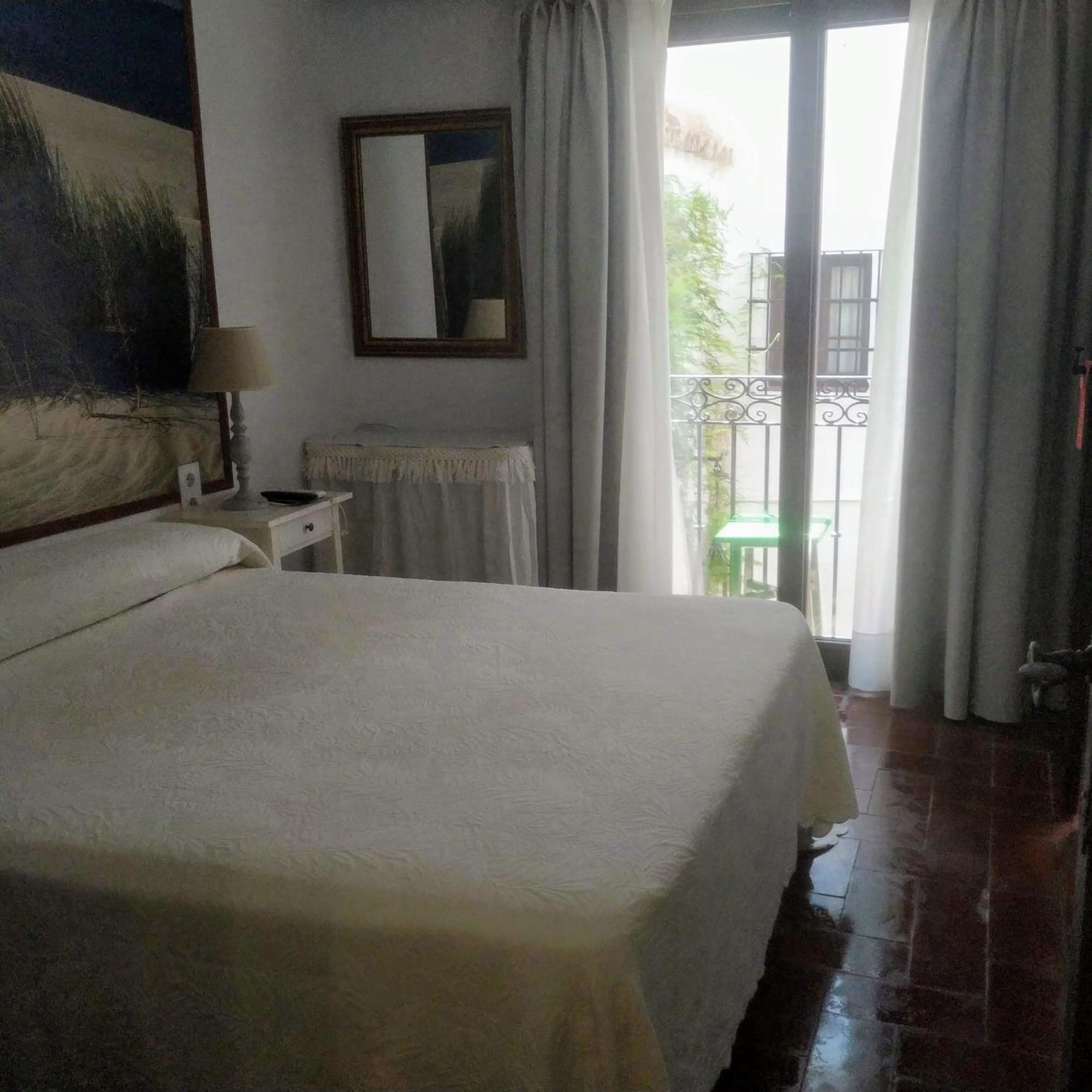 Hostal Gran Capitan Chipiona Buitenkant foto