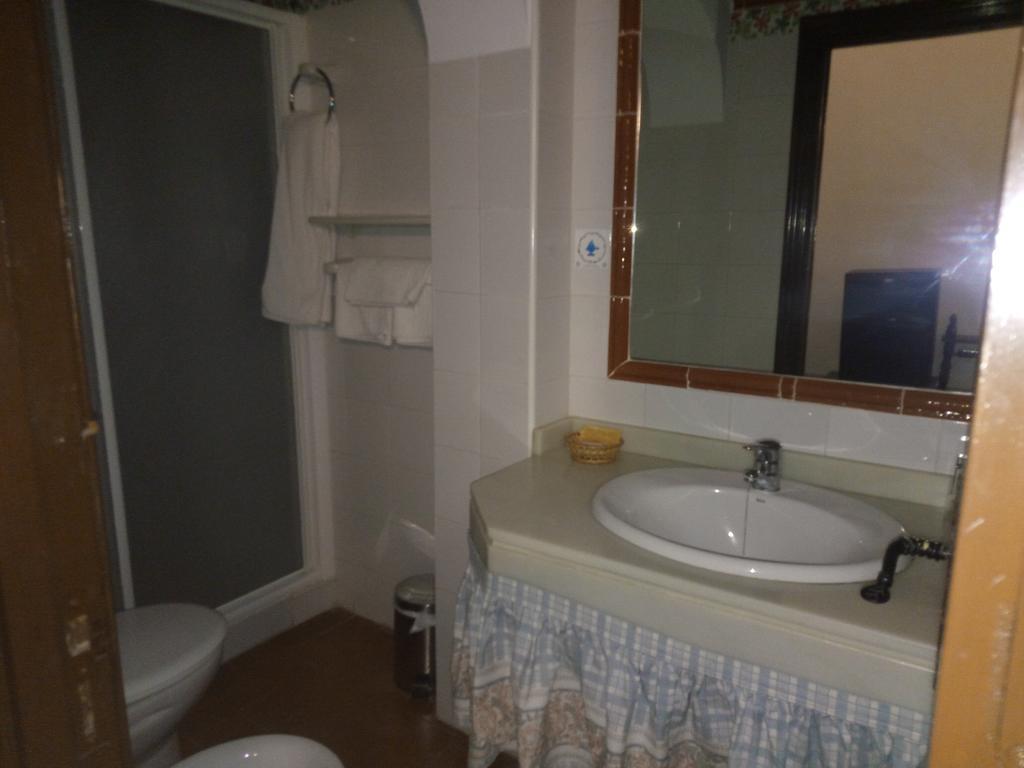 Hostal Gran Capitan Chipiona Buitenkant foto