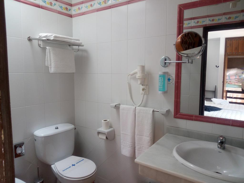Hostal Gran Capitan Chipiona Buitenkant foto